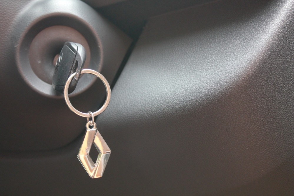 Kwid - Renault Keychain & Key with remote lock-unlock
